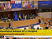 Evropský parlament poslouchá projev ukrajinského prezidenta Volodymyra...