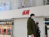 Zavený obchod H&M v ruském Omsku.