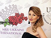 Emine Daparová na souti Miss Ukrajina
