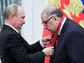 Alier Usmanov má k Vladimiru Putinovi blízko.