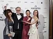 Jenovéfa Boková, Elika Kenková a Anna Fialová pedávaly cenu spolen.