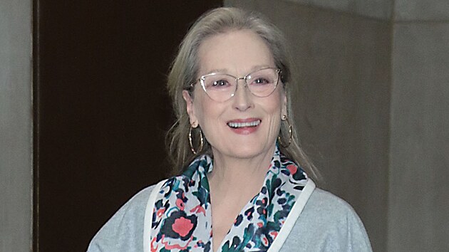 Meryl Streep na procházce. Je rok 2022 a vypadá stále skvle. Jak jen to dlá?