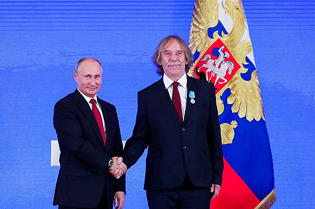 Jarek Nohavica v roce 2018 dostal od ruského prezidenta Putina Pukinovu...
