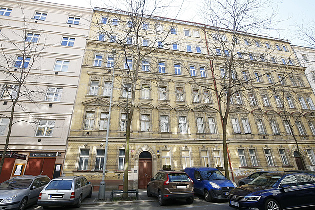 Věk lidí kupujících si nový byt v Praze stoupá. Kvůli horší dostupnosti úvěrů