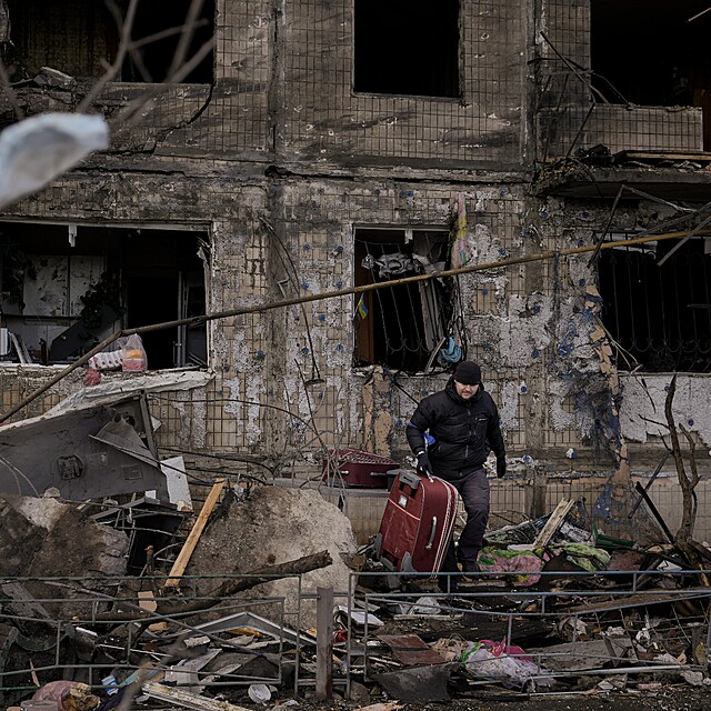 Vybombardovan bloky byt v Kyjev.