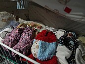 Dojemný snímek tí nedonoených kojenc v mariupolské nemocnici