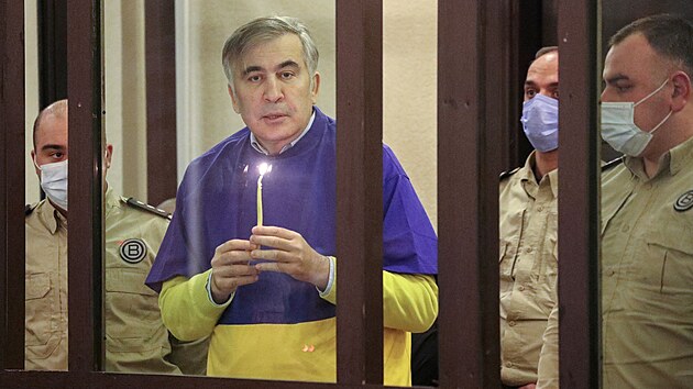 Bývalý gruzínský prezidetn Michail Saakavili se modlí za Ukrajinu bhem svého...