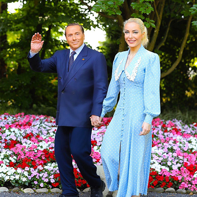 Silvio Berlusconi se svou krásnou Martou.