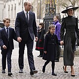 Princ George, princ William, princezna Charlotte a vvodkyn z Cambridge.