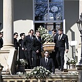 Pohřeb Pavla Bobošíka: Zdrcená vdova Jana s rodinou doprovází rakev.