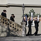 Pohřeb Pavla Bobošíka: Vdova s rodinou.