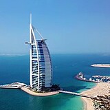 Ruská smetánka odletěla slavit do Dubaje, kde si vybrali luxusní hotel Burž Al...