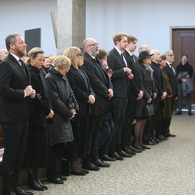 Posledn� rozlou�en� s Evou Zaoralovou v pra�sk�ch Stra�nic�ch