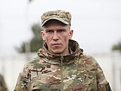 Denis Prokopenko, jeden z chuligán, který nyní bojuje za Ukrajinu ve válce s...