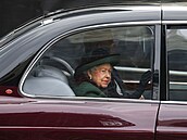 S královnou v aut sedl princ Andrew.