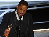 Pedávání Oscar zpestil Will Smith, který moderátorovi Chrisu Rockovi jednu...