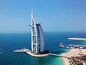 Ruská smetánka odletla slavit do Dubaje, kde si vybrali luxusní hotel Bur Al...