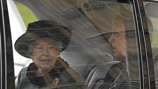 Princ Andrew pijel na mi za tátu Filipa v jednom aut s královnou.