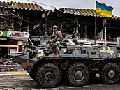 Ukrajintí vojáci po osvobození msta Bua v Kyjevské oblast