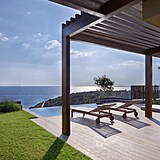 Resort se pyšní výhledem na Egejské moře.