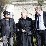 Elitní právník Tomáš Sokol dorazil na pohřeb Josefa Aloise Náhlovského s Petrem...