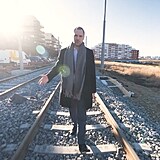 Zdeněk Hřib se vydal do kolejiště nové tramvajové trati. Je to hrdina!