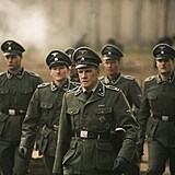 Christopher Lambert jako dozorce v koncentranm tboe Sobibor.