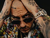 Slovenský raper reklamou na rohlík se salámem p�ekvapil nejen fanou�ky.