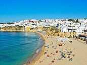 Portugalská Albufeira kombinuje výhody pláové dovolené s poznáváním msta.