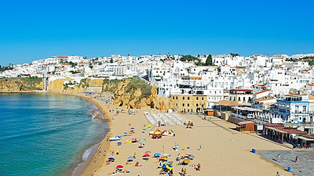 Portugalská Albufeira kombinuje výhody pláové dovolené s poznáváním msta.