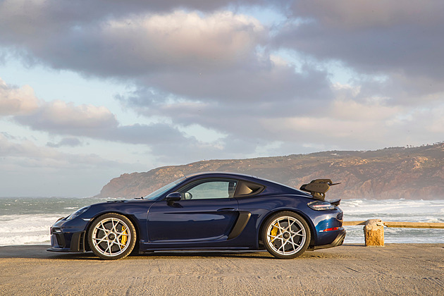 Porsche 718 Cayman GT4 RS