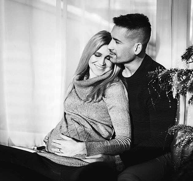 Lucie �af��ov� a Tom� Plekanec se raduj� z druh�ho miminka.