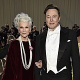 Elon Musk a jeho maminka Maye