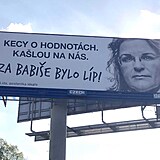 Hnutí ANO už se vytasilo s předvolebními billboardy Za Babiše bylo líp!.