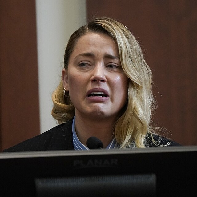Amber Heard to brala u soudu vážně.