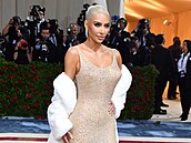 Kim Kardashian dorazila v šatech Marilyn Monroe