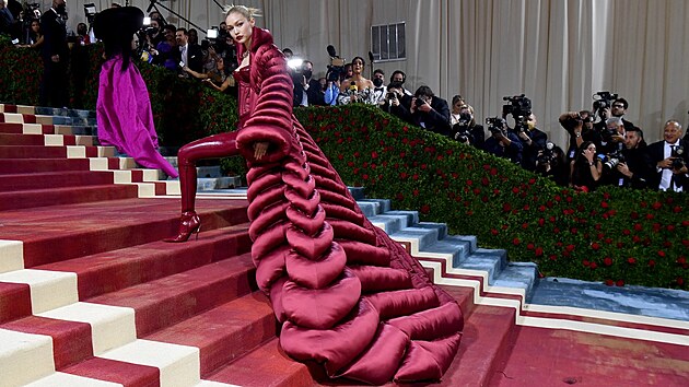 GIgi Hadid vsadila na latex