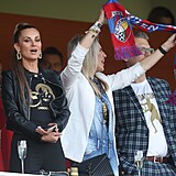 Lenka Limberská si užívala na VIP tribuně s přáteli a rodinou.