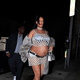 Rihanna se ani v těhotenství moc nezahaluje.
