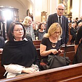 Pohřeb Medy Mládkové. Chybět nemohla ani senátorka Petra Němcová.