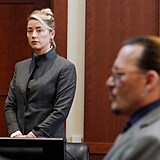 V pondl u soudu opt vypovdala Amber Heard.