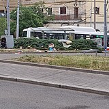 Ukrajinští Romové před brněnským nádražím