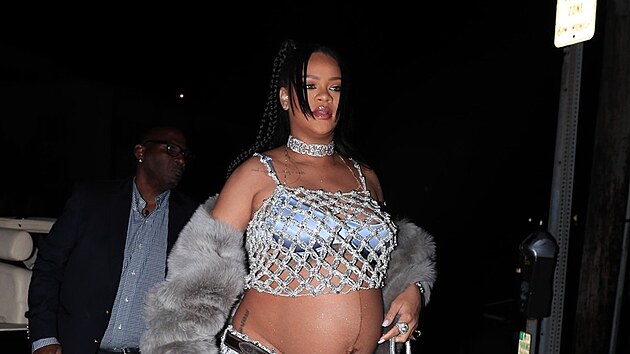 Rihanna se ani v těhotenství moc nezahaluje.