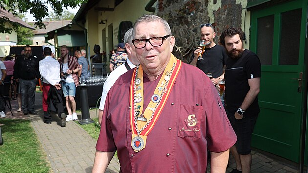 Jaroslav Sapík p�edává sv�j byznys synovi.