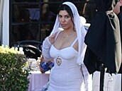 Kourtney se vdávala podruhé v Santa Barba�e, zvolila netradi�ní �aty