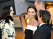 Princ William a vévodkyn Kate se zdraví s Jennifer Connellyovou a Tomem...