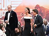 Tom Cruise kolem vévodkyn Kate na premiée Top Gunu doslova tancoval.,