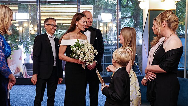 Princ William a vévodkyn� Kate na premié�e Top Gunu