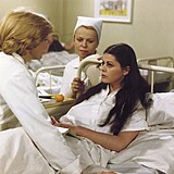 Andrea Čunderlíková coby zdravotní sestra Ina v seriálu Nemocnice na kraji města