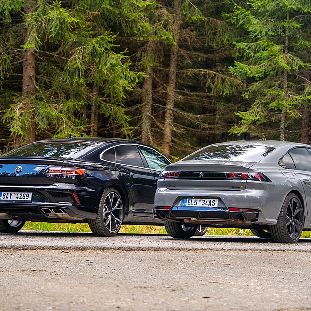 VW Arteon R vs. Peugeot 508 PSE